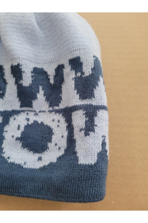 Czapka chłopięca “WOW” – błękitno-grafitowa, ciepła i modna