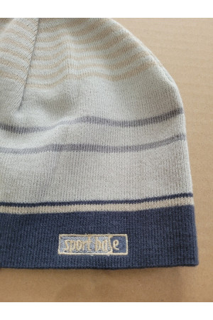 Czapka chłopięca sportowa – beżowo-granatowa w paski.