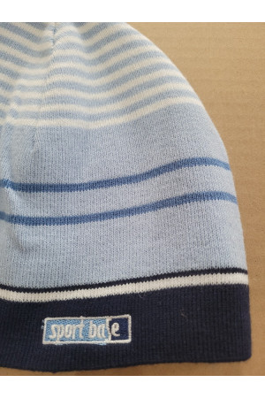 Czapka chłopięca sportowa – błękitno-granatowa w paski.