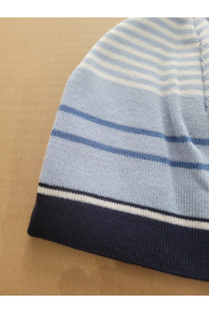 Czapka chłopięca sportowa – błękitno-granatowa w paski.