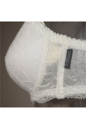 Koronkowy biustonosz push-up wykonany w kolorze białym marki Barbra.